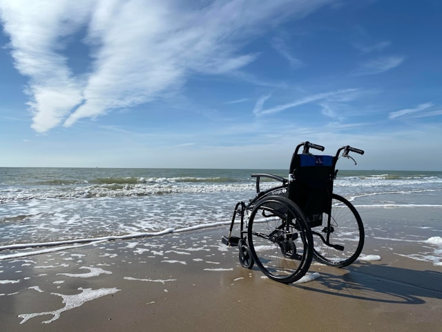 an AI generated picture of a 4-wheel walker mobility device with hand brakes and a seat